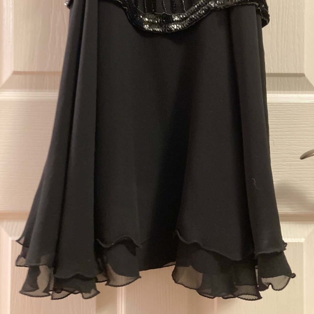 Gorgeous Vintage Beaded Dress. 100% Silk. Sequins and beads. Size Small. - Picture 6 of 9